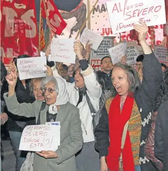  ?? Foto: H. ZENTENO ?? Las Madres de Plaza de Mayo marcharon anoche con los partidos de izquierda