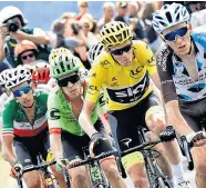  ??  ?? Romain Bardet vor Spitzenrei­ter Chris Froome, Rigoberto Uran und Fabio Aru – aus diesem Quartett wird wohl der Sieger der 104. Tour de France kommen.