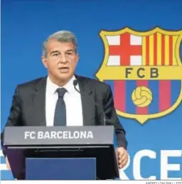  ?? ANDREU DALMAU / EFE ?? Joan Laporta, en su rueda de prensa ayer en Barcelona.