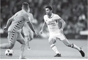  ??  ?? Real Madrid’s French midfielder Enzo Fernandez (R) vies with Cultural Leonesa’s defender Angel Bastos during the Spanish Copa del Rey (King’s Cup) Round of 32 second leg football match Real Madrid CF vs Cultural y Deportiva Leonesa at the Santiago...