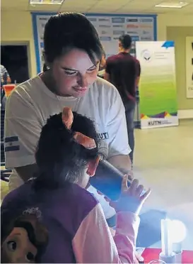  ?? (LA VOZ) ?? Burbujas. Un desafío para aprender propiedade­s de la materia.