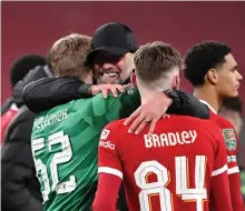  ?? Getty Images ?? Liverpool manager Jurgen Klopp celebrates with Caoimhin Kelleher and Conor Bradley at Wembley on Sunday