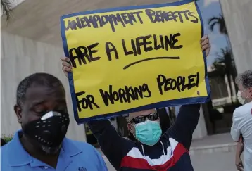  ?? JOE RAEDLE Getty Images ?? At $275 a week for only up to 12 weeks, Florida pays among the lowest unemployme­nt benefits in the country.