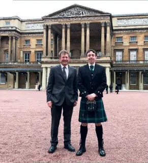  ??  ?? Above: Dr Jeff Lines and Mike Forbes at Buckingham Palace