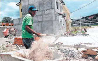  ?? FOTO: EL HERALDO ?? La necesidad de vivienda es uno de los principale­s problemas de la ciudadanía hondureña.