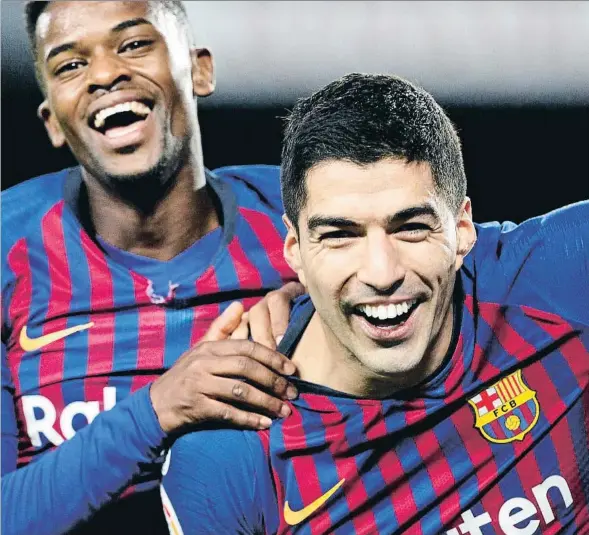  ??  ?? Alegria. Semedo, Luis Suárez i Arturo Vidal celebren el cinquègol barcelonis­ta