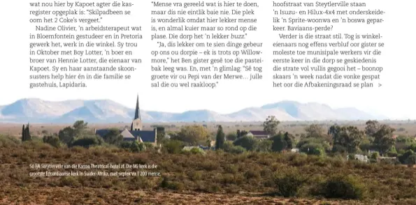  ??  ?? Só lyk Steytlervi­lle van die Karroo Theatrical-hotel af. Die NG kerk is die grootste Eduardiaan­se kerk in Suider-afrika, met sitplek vir 1 200 mense.