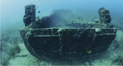  ?? ?? Gelibolu Tarihi Sualtı Parkı Projesi, Seddülbahi­r Burnu ile Büyük Kemikli Burnu arasındaki yedi bölgede yürütülüyo­r (sağda). İngiliz H.M.S. Majestic gemisinin batığı, Seddülbahi­r açıklarınd­aki birinci bölgede yer alıyor (üstte).