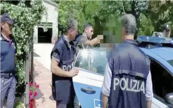  ?? Ansa ?? Polizia L’arresto di Claudio Pinti (foto sotto) ad Ancona