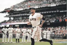  ?? Carlos Avila Gonzalez / The Chronicle 2017 ?? Hunter Pence, joining his Giants teammates before the home opener last season, will do so as a left fielder this year.