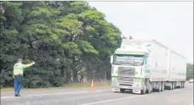  ??  ?? SENIOR Constable Brett Wakelin directs a truck into Hargreaves Transport yard for a fatigue stop.