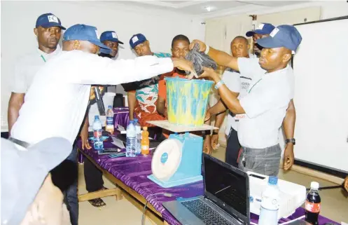  ??  ?? A trainer explaining how to make feeds to the ex-militants Usman Bello