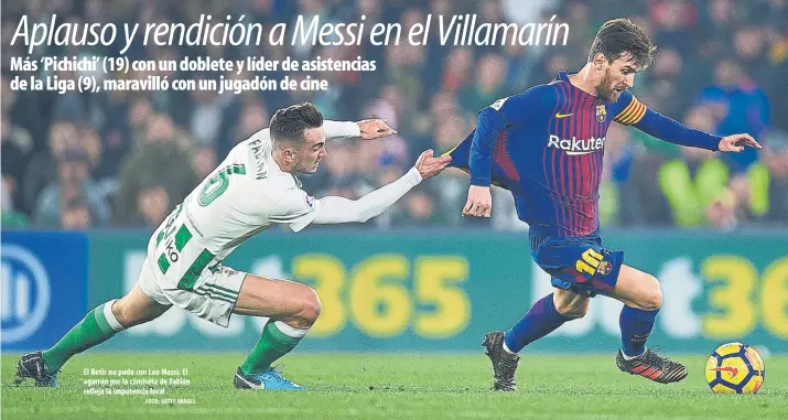  ?? FOTO: GETTY IMAGES ?? El Betis no pudo con Leo Messi. El agarrón por la camiseta de Fabián refleja la impotencia local