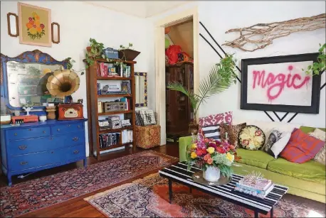  ?? TEXT AND PHOTOS BY FAST COPY NEWS SERVICE’S LORI JOHNSTON AND LYRIC LEWIN ?? Bold hues blend in the decor, which homeowner Augusta Wheeler, whose Instagram account is @thethrifty­hippie, describes as bohemian and fearless.