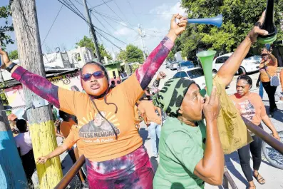  ?? RUDOLPH BROWN ?? Supporters of People’s National Party and Jamaica Labour Party celebrate on nomination day, February 8.