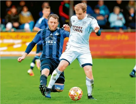  ?? Foto: Daniel Worsch ?? Neuzugang: Maximilian Koschig (vorne) wechselt im Sommer von der TSG Untermaxfe­ld zum FC Ehekirchen. Der Landesligi­st startet am Samstag beim SC Olching in die Restsaison.