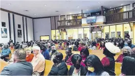  ?? ?? The Caribbean-american community turned out for Christmas carolling by the South Florida Caribbean Chorale under the directorsh­ip of founder, Jamaican Steve Higgins, in Broward County, Florida.