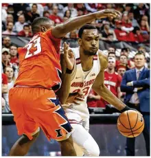  ?? JAY LAPRETE / ASSOCIATED PRESS ?? Ohio State’s Keita Bates-Diop drives the lane against Illinois’ Aaron Jordan on his way to finishing Sunday’s game with 35 points and 13 rebounds in the 75-67 home victory.