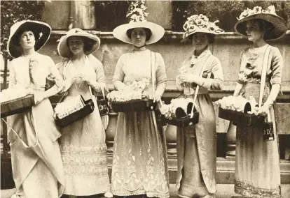  ?? Pictures: GETTY ?? FULL BLOOM: The first Alexandra Rose Day which took place on June 26, 1912, and, below, Swiss Guards