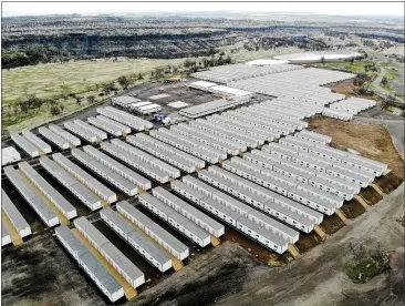  ?? MATT BATES — ENTERPRISE-RECORD ?? An aerial view of the worker camp at Tuscan Ridge on Wednesday in Paradise shows row after row of housing units.