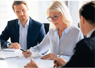  ?? FOTO: GETTYIMAGE­S/FIZKES ?? Gesellscha­fterdarleh­en, also Kredite, die Gesellscha­fter an ihre Unternehme­n vergeben, sind durchaus üblich. Allerdings sind dabei einige Punkte zu beachten.