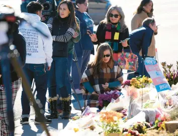  ?? DAVID ZALUBOWSKI/AP ?? A makeshift memorial sits near the site of a mass shooting at a gay club Monday in Colorado Springs.