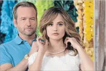  ?? ANNETTE BROWN/NETFLIX TNS ?? Dallas Roberts and Debby Ryan in Insatiable, a controvers­ial series.