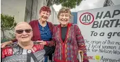  ?? LUZ ZUNIGA/ STUFF ?? Shirley Goodman, Robin Skinner and Anne Kolless celebrate the 40th birthday of the "Trash and Treasure" market in Nelson.