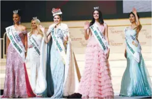  ?? REUTERSPIX ?? ... Miss Internatio­nal 2017 winner Kevin Lilliana of Indonesia, flanked by (from left) first runnerup Chanelle Wilhelmina Maria of Curacao, third runner-up Amber Dew of Australia, second runner-up Diana Macarena Croce Garcia of Venezuela and fourth...