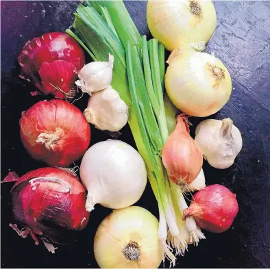  ?? GRETCHEN MCKAY/TNS ?? Onions, garlic and other alliums are the workhorses of the kitchen.