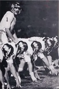  ?? NEW MEXICO STATE UNIVERSITY ?? Joe Pisarcik (1), is shown quarterbac­king the 1973 New Mexico State football team. He is known for a big blunder as a pro, but he was a standout with the Aggies in 1971-73.