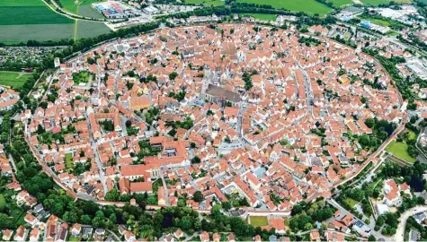  ?? Archivfoto: Ulrich Wagner ?? Große Projekte kosten die Stadt Nördlingen viel Geld, das weiß auch ihr Oberbürger­meister Hermann Faul. Alleine das Projekt „Wemdinger Tunnel“soll rund 18 Millionen Euro teuer werden. Für andere Bauvorhabe­n bleibt da wenig Spielraum.