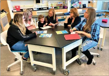  ?? CHAD FELTON — THE NEWS-HERALD ?? Lakeland Community College’s Student Parent Associatio­n, from left: Brandi Alcorn, Vice President Sofia Ann Monaco, with her son, Vincenzo, Co-Advisers Denise Lash and Gloria Lane, and President Nikkia Kostner.