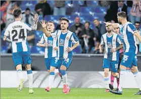  ?? FOTO: GETTY ?? Los pericos se felicitan tras un gol
Mejoró la imagen pero no dio para el milagro