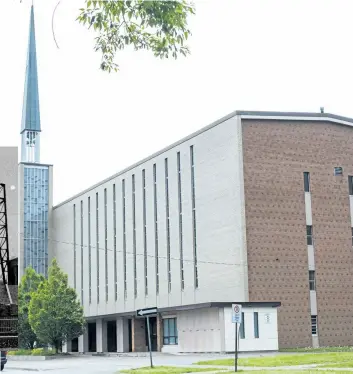  ?? BOB TYMCZYSZYN/STANDARD STAFF ?? Current view of St. Denis Church on Lake Street and Carlton Street.