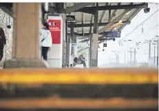  ?? FOTO: RALPH MATZERATH ?? Der S-Bahnhof Hilden wird von vielen Pendlern genutzt. Kameras sollen für mehr Sicherheit sorgen.
