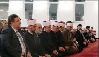  ?? ?? Reisul-ulema je posjetio Islamski centar i džamiju džemata Ostrožac (MIZ Cazin) te klanjao teravih-namaz nakon čega se obratio prisutnima