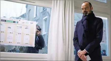  ??  ?? ##Jev#144-82-https://tinyurl.com/t9gfx2n##jev#
Le Premier ministre, Edouard Philippe, dans un bureau de vote du Havre (Seine-maritime), dimanche