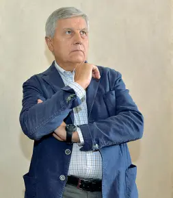  ??  ?? Critico
Aldo Grasso, firma del Corriere della Sera, è considerat­o il più autorevole dei critici televisivi italiani. È anche docente alla Cattolica di Milano