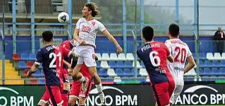  ?? (foto Calli-calcio Padova) ?? In elevazione Un’incursione di Fusi contro il Lumezzane