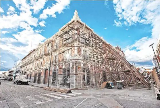  ?? FOTOS: ARACELI LÓPEZ ?? Para evitar cualquier riesgo, la Casa de Alfeñique, sede del Museo del Estado, está apuntalada, tanto en el interior, como en el exterior.