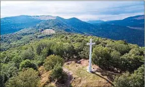  ??  ?? Dans le sud du massif vosgien, le Vieil Armand a été un champ de bataille.