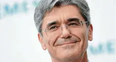  ??  ?? Joe Kaeser bleibt im Geschäft. Er kann bis 2021 den Siemens Konzern leiten. Der Ma nager steuert das Unternehme­n durch unruhige Zeiten.