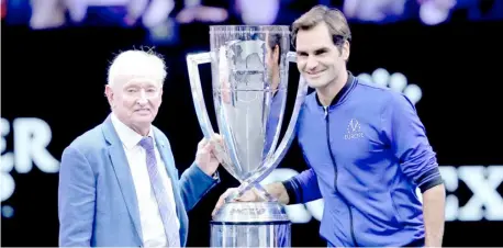  ?? MATTHEW STOCKMAN/GETTY IMAGES FOR THE LAVER CUP/AGENCE FRANCE-PRESSE ?? ROD Laver (left) believes Roger Federer is the best in his generation.