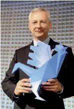  ??  ?? Bruno Le Maire lance le label French Fab (coq bleu).