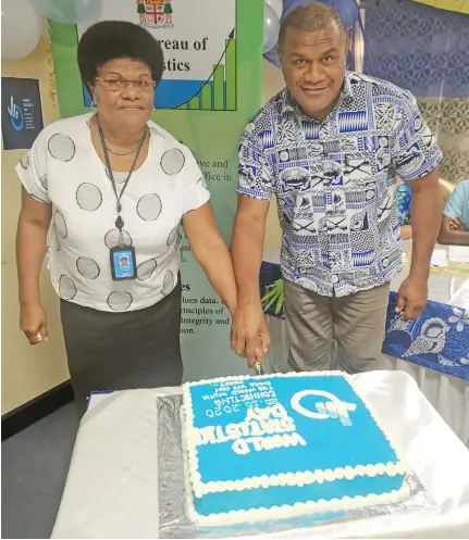  ?? Photo: Lusiana Tuimaisala ?? United Nations Population Fund Assistant Representa­tive, Virisila Raitamata and Fiji Bureau of Statistics chief executive, Kemueli Naiqama cutting the cake during the World Statisitcs Day celebratio­n held in Suva on October 20, 2020.