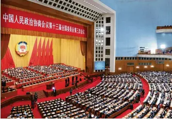  ?? Foto: Ling, dpa ?? Der zehntägige „Nationale Volkskongr­ess“von Chinas Kommuniste­n in der Großen Halle des Volkes wurde wegen der CoronaPand­emie um eineinhalb Monate verschoben. Die Staatsführ­ung gibt sich angriffsfr­eudig in alle Richtungen.