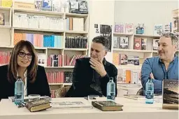  ?? Ester Pujol Arderiu ?? Miquel Molina acompanyat de Pilar Romera i Carlos Zanón