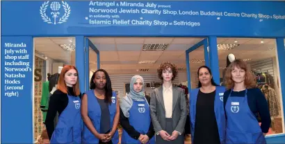  ?? PHOTO: STUART C WILSON ?? Miranda July with shop staff including Norwood’s Natasha Hodes