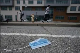  ?? JEFF CHIU — THE ASSOCIATED PRESS ?? A discarded face mask lies in the street in San Francisco on Wednesday.